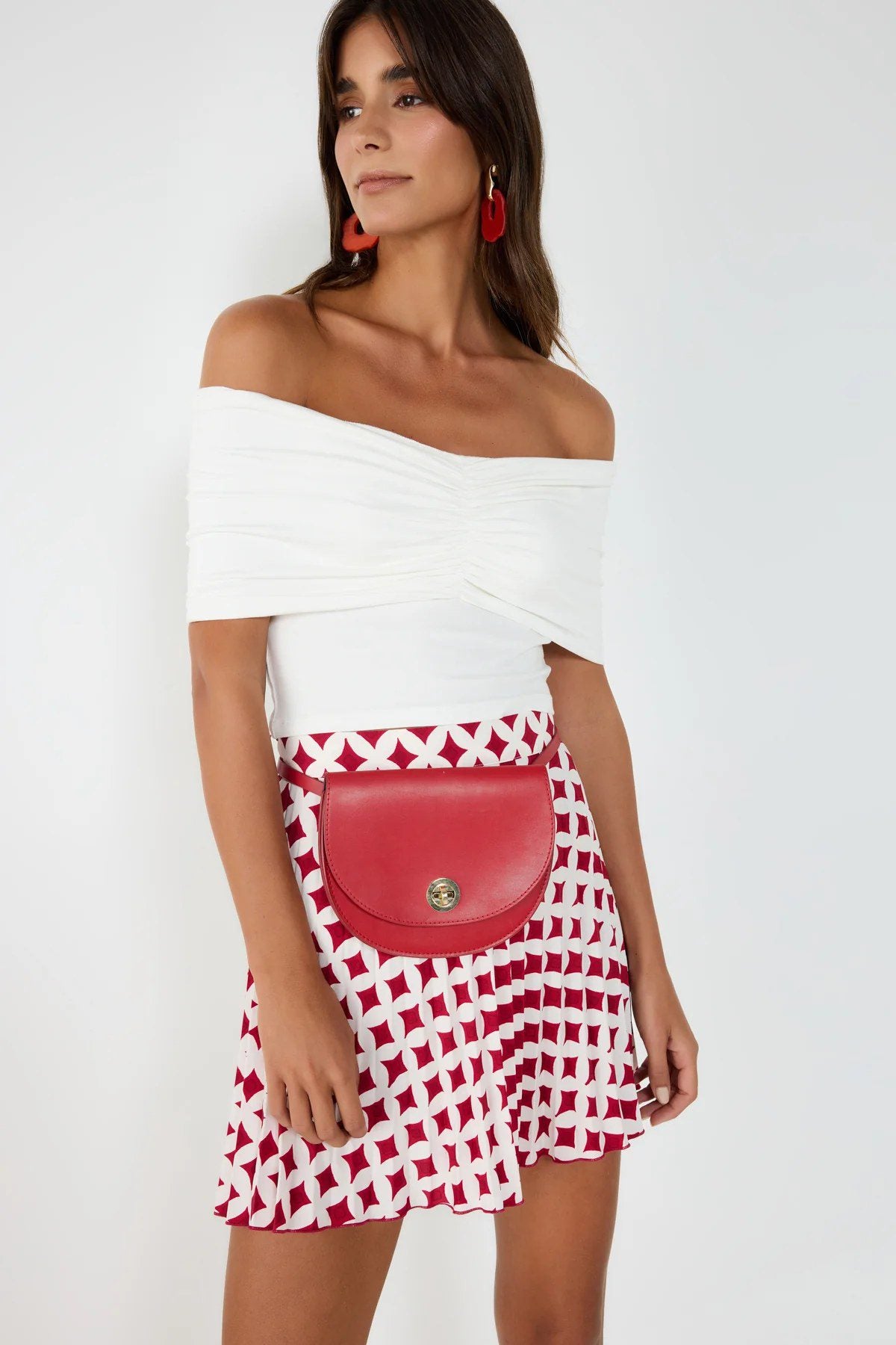 Bluse mit U-Boot-Ausschnitt und geraffter Vorderseite