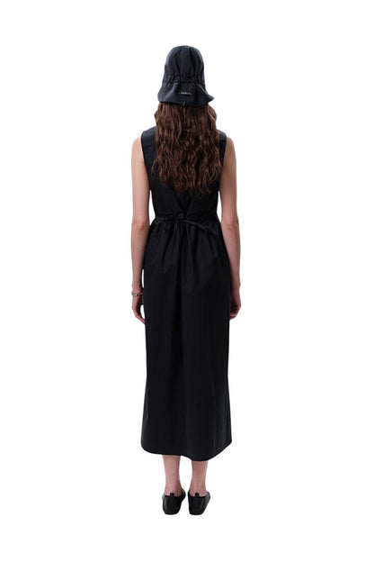 GRÜNES ÄRMELLOSES KLEID MIT GÜRTELDETAILS