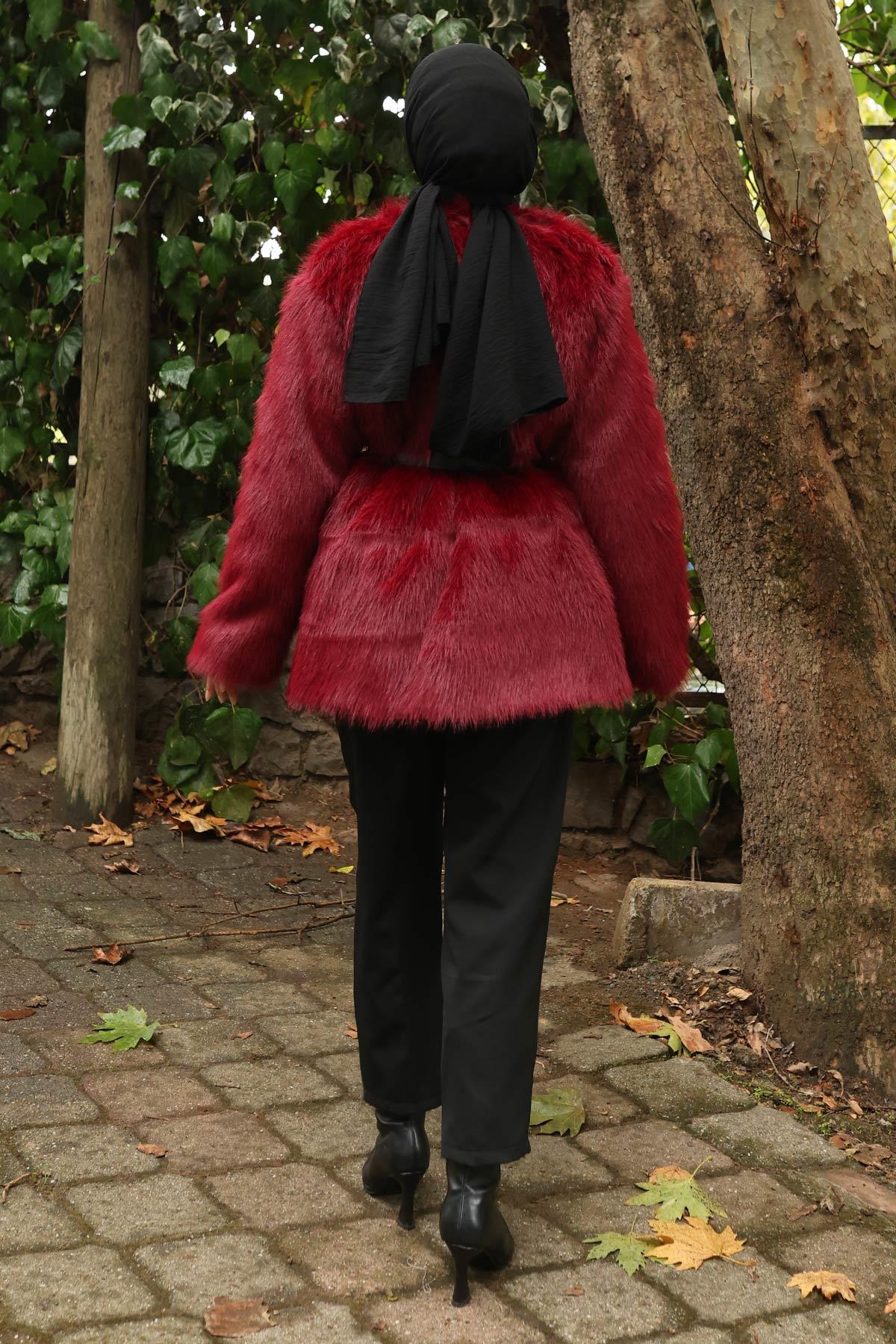 Schwarze Jacke mit Pelzbesatz und Gürtel - 19278