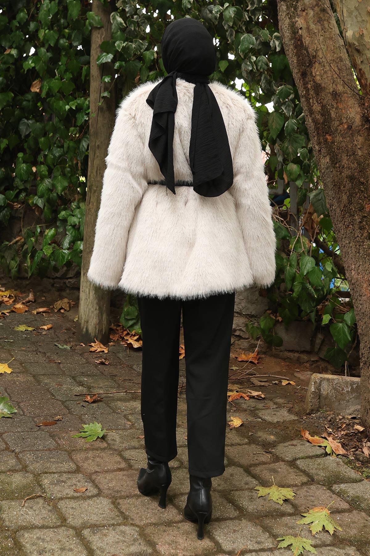 Schwarze Jacke mit Pelzbesatz und Gürtel - 19278