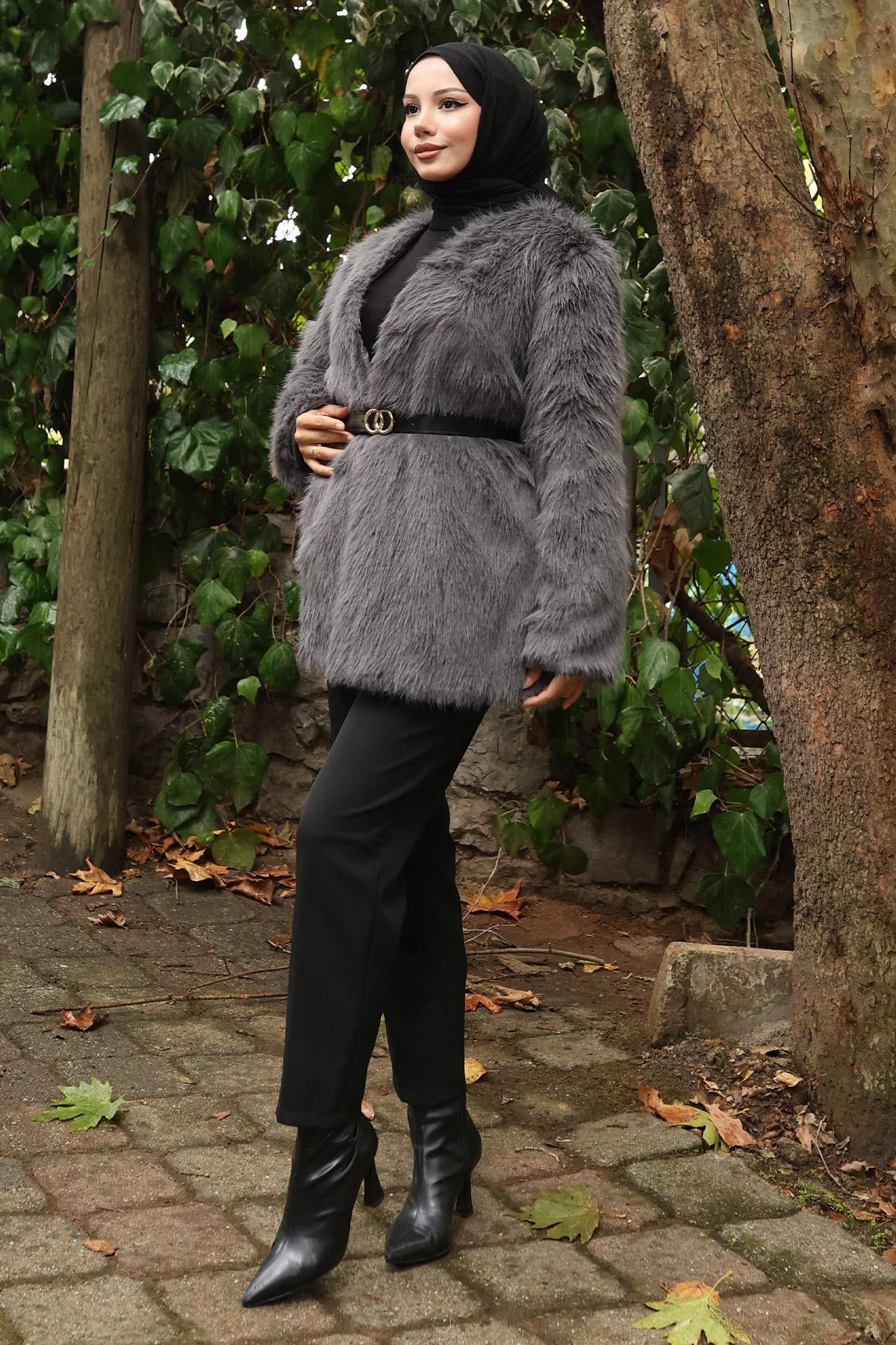 Schwarze Jacke mit Pelzbesatz und Gürtel - 19278