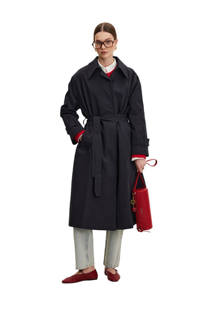 Schwarzer, übergroßer Trenchcoat aus Gabardine mit Gürtel