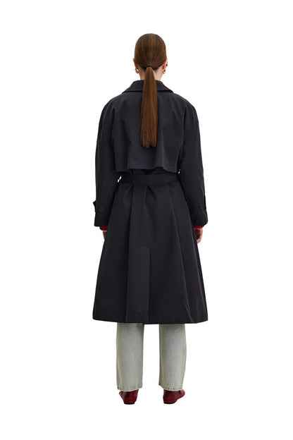 Schwarzer, übergroßer Trenchcoat aus Gabardine mit Gürtel