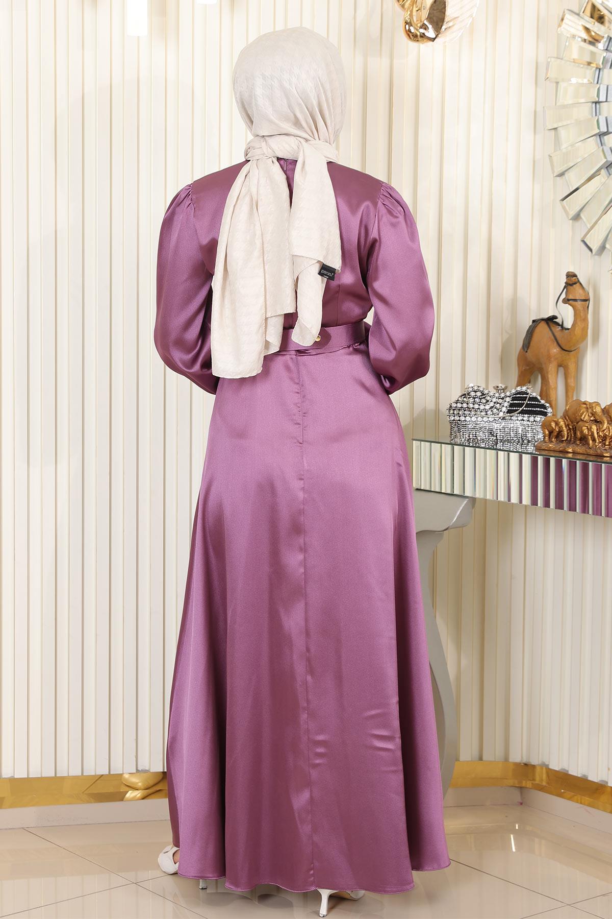 Abendkleid mit Gürtel