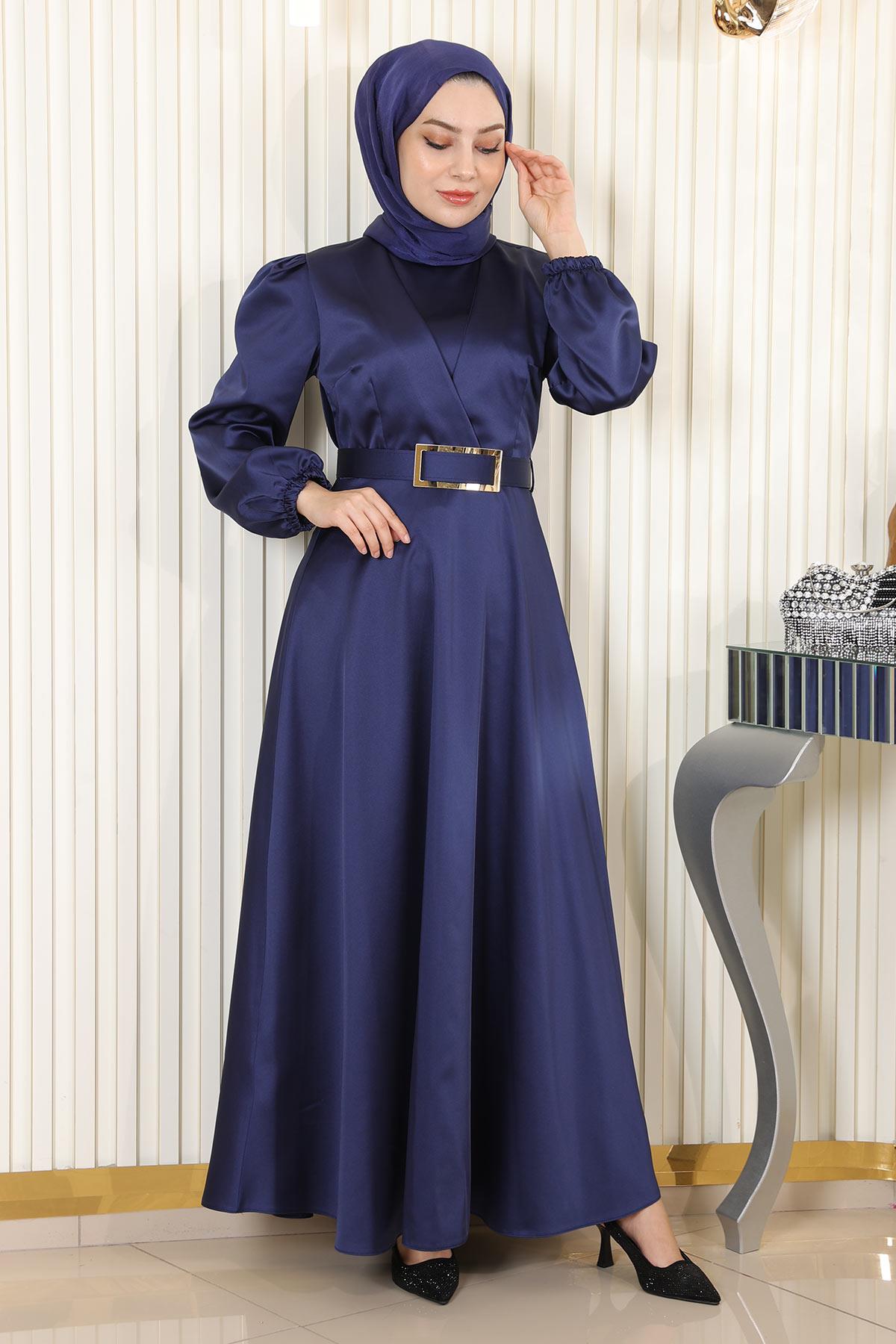Abendkleid mit Gürtel