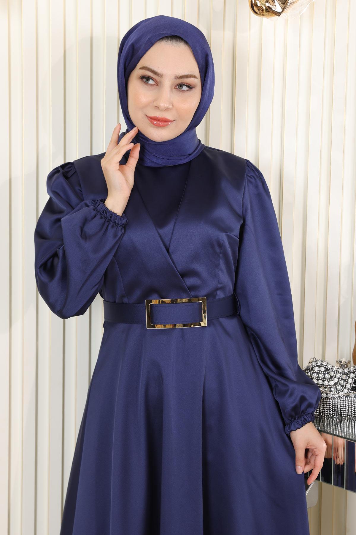Abendkleid mit Gürtel