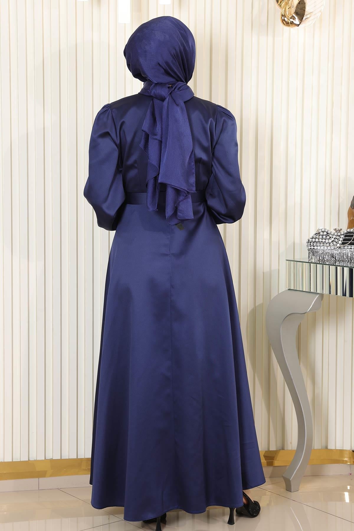 Abendkleid mit Gürtel