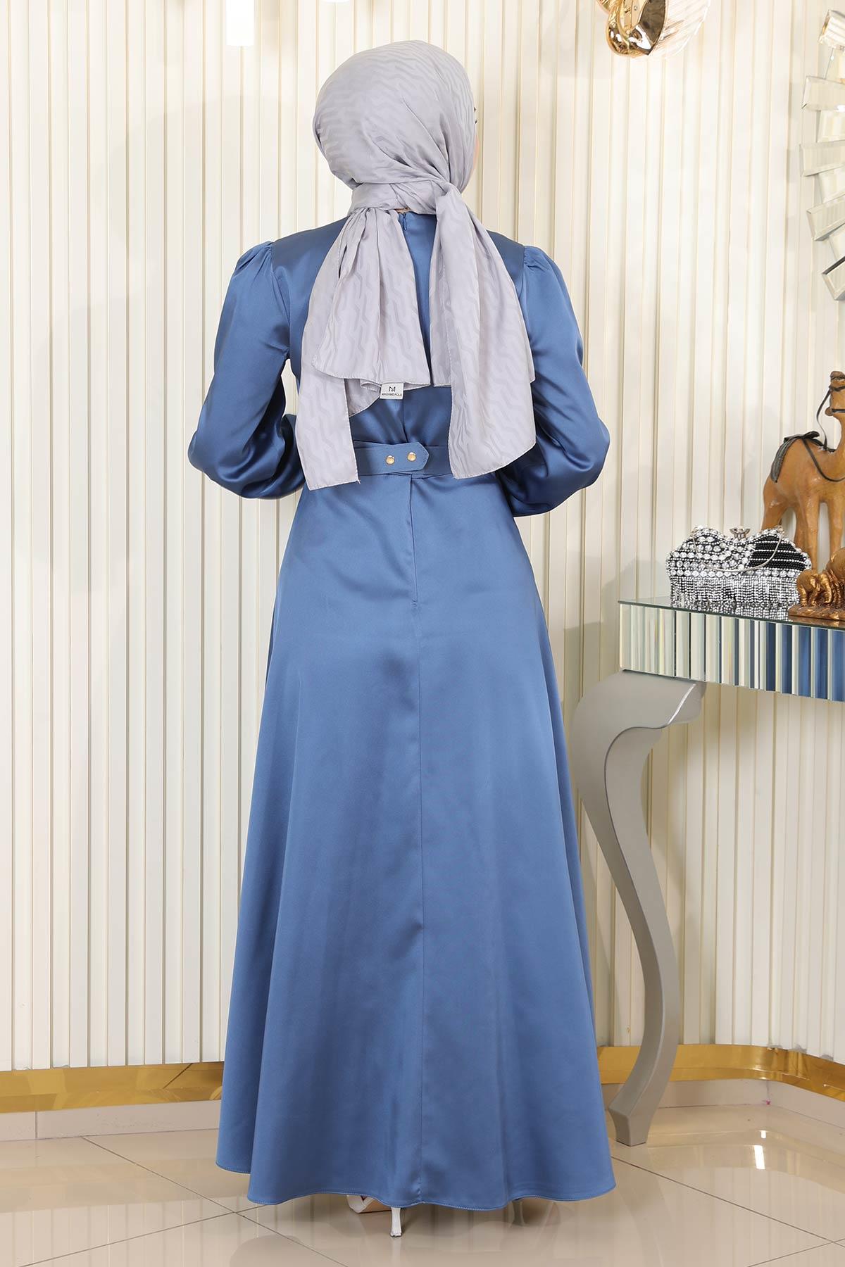 Abendkleid mit Gürtel