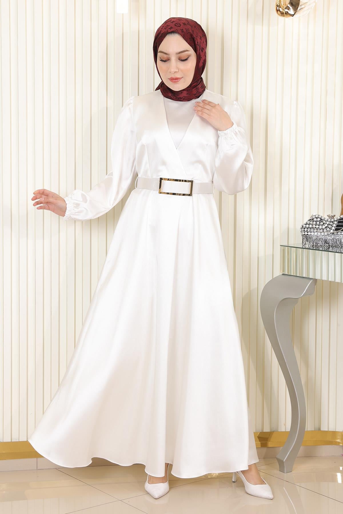 Abendkleid mit Gürtel