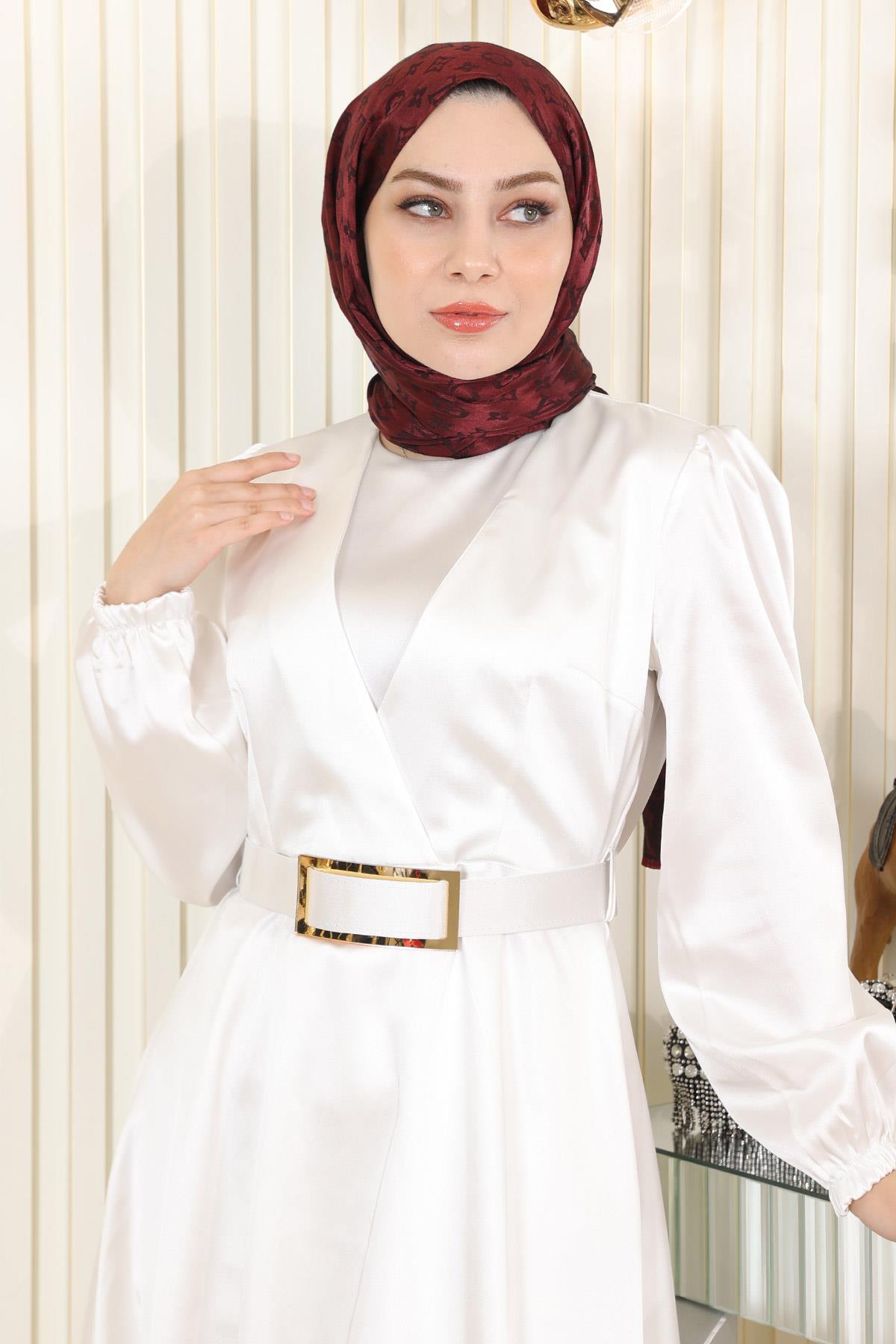 Abendkleid mit Gürtel