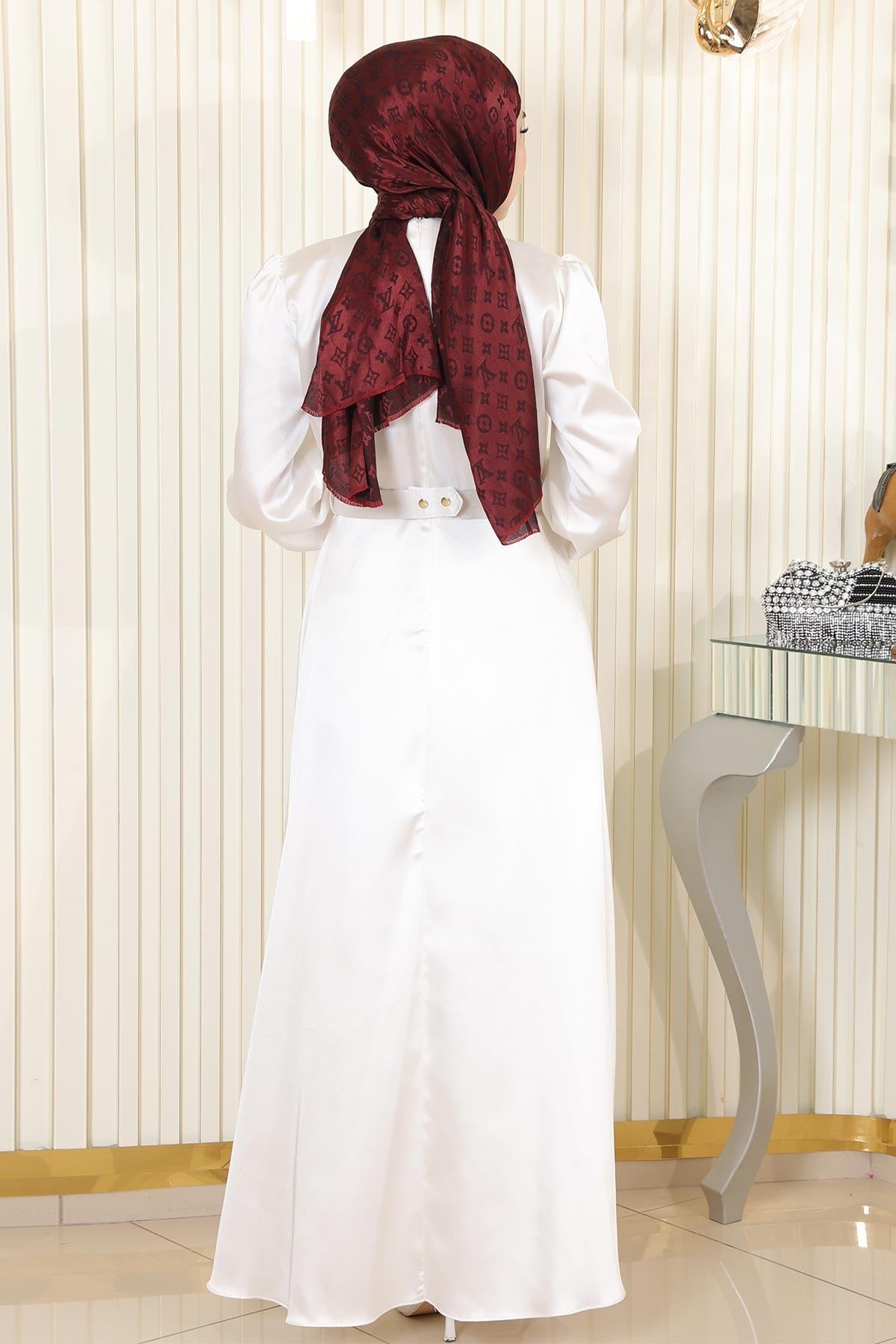 Abendkleid mit Gürtel