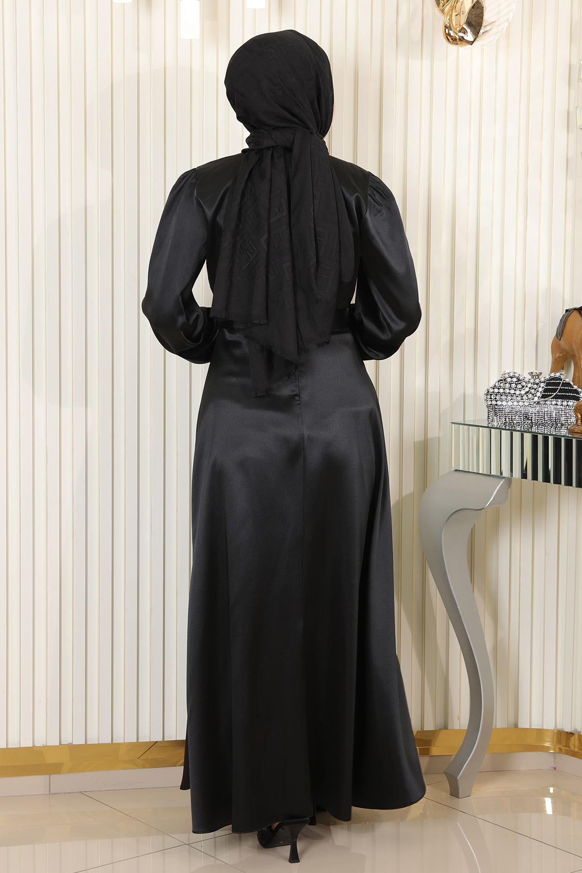 Abendkleid mit Gürtel