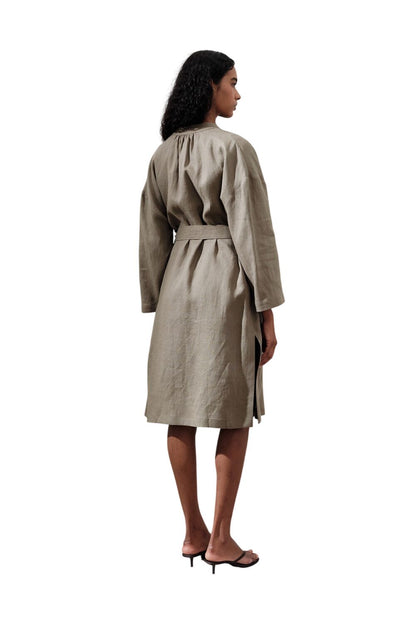 Lange Tunika mit Leinengürtel in Khaki