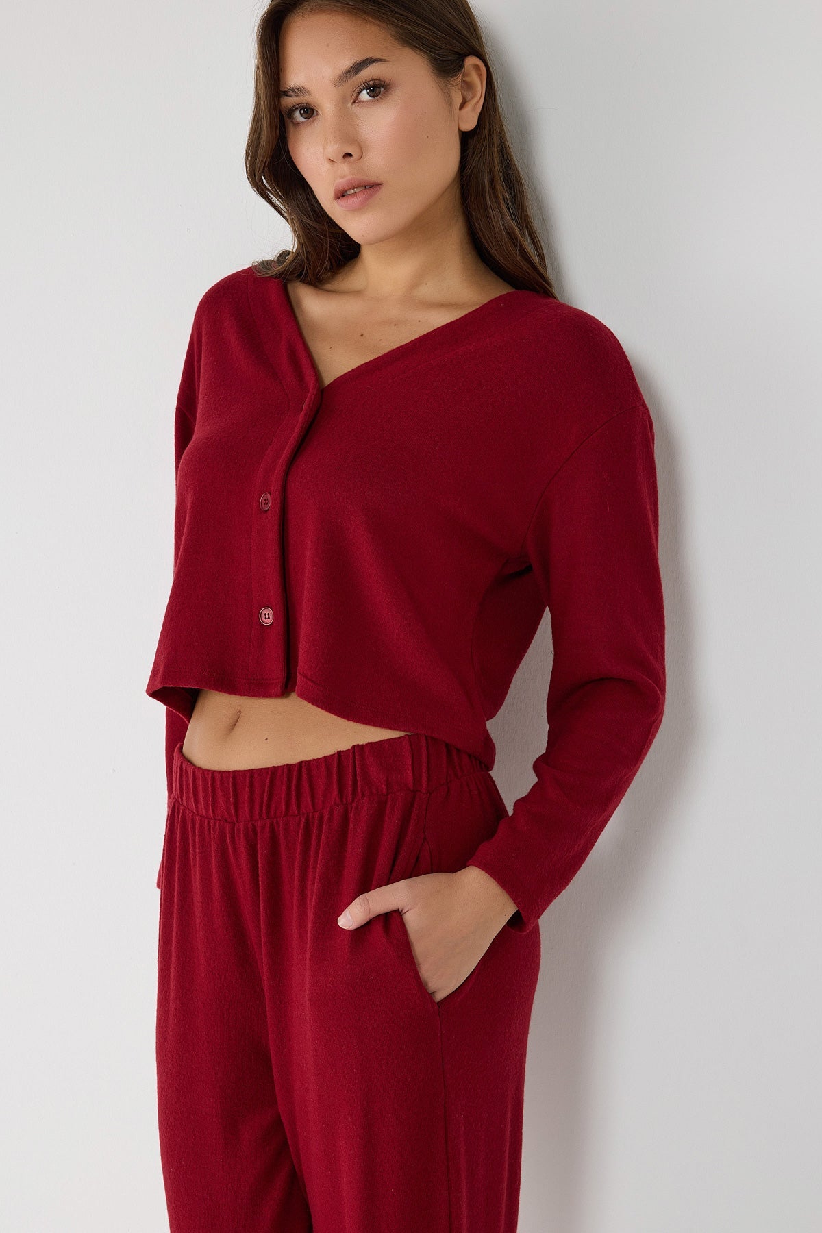 Kurzer Cardigan mit V-Ausschnitt und Knopfleiste