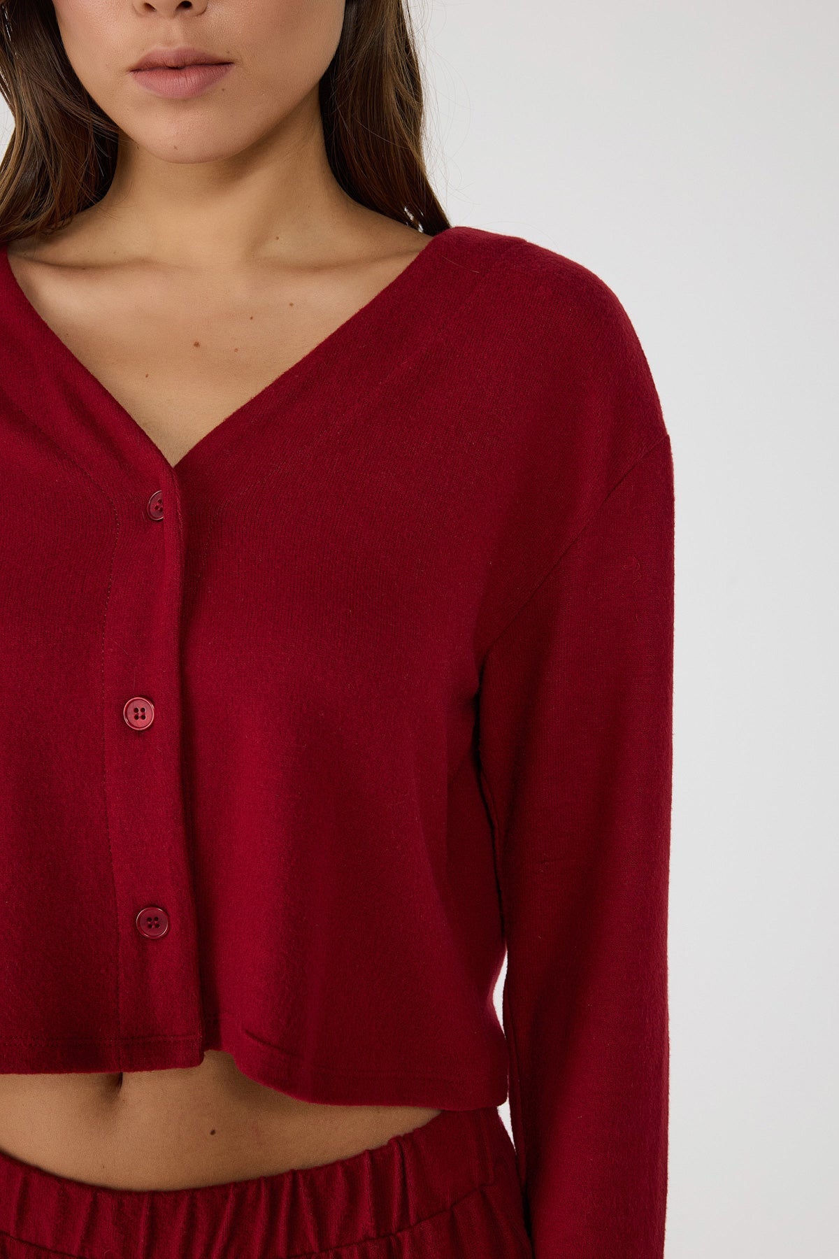Kurzer Cardigan mit V-Ausschnitt und Knopfleiste