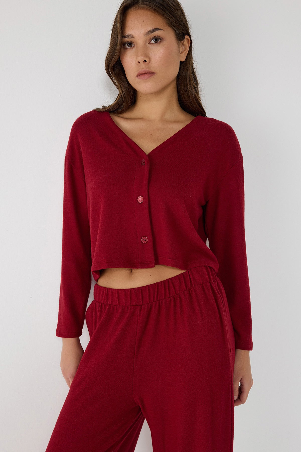 Kurzer Cardigan mit V-Ausschnitt und Knopfleiste