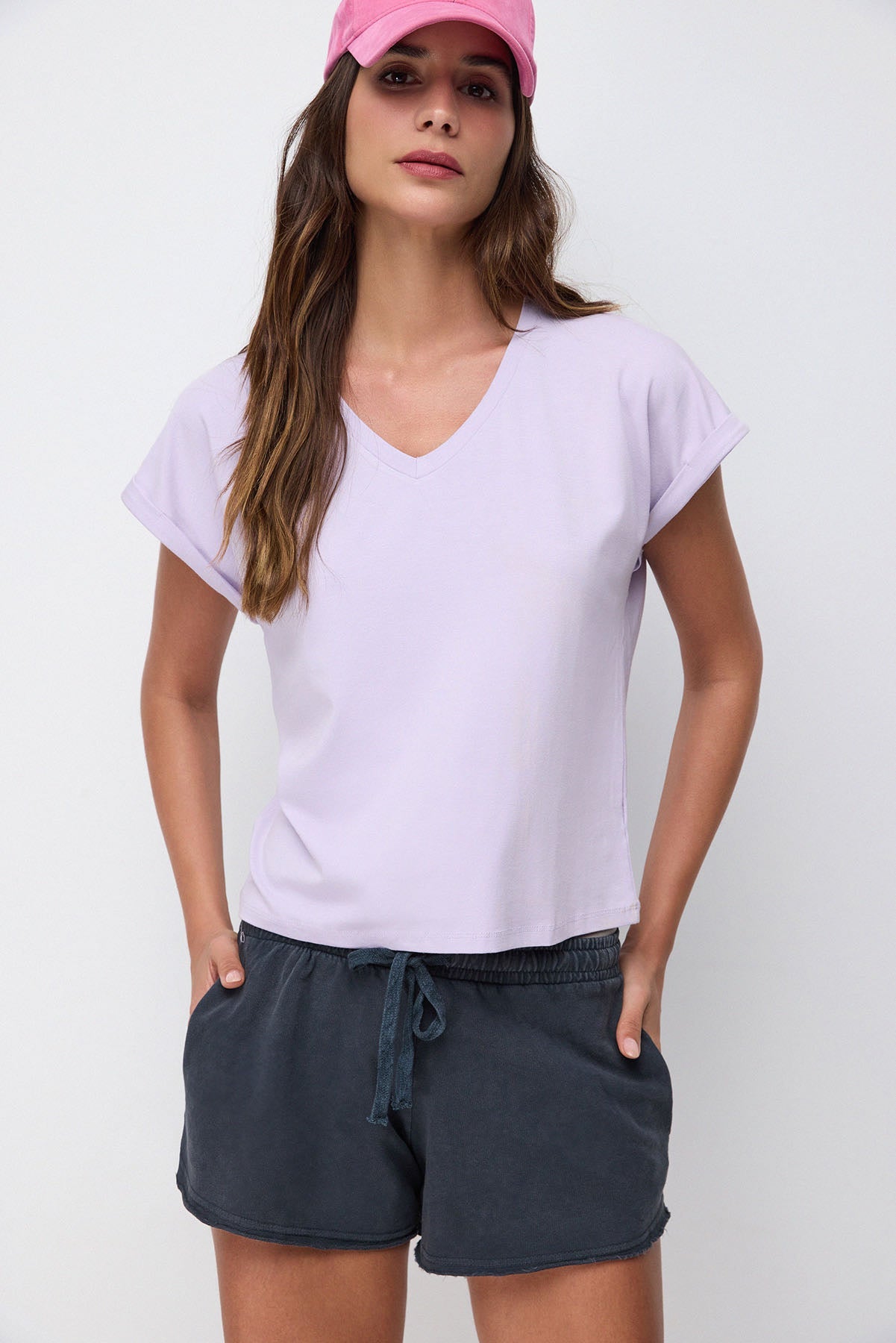 Kurzärmeliges T-Shirt mit V-Ausschnitt