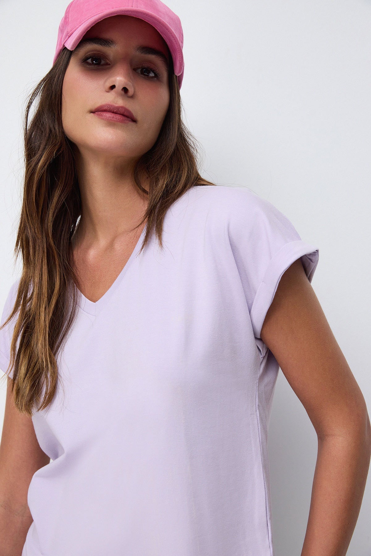 Kurzärmeliges T-Shirt mit V-Ausschnitt