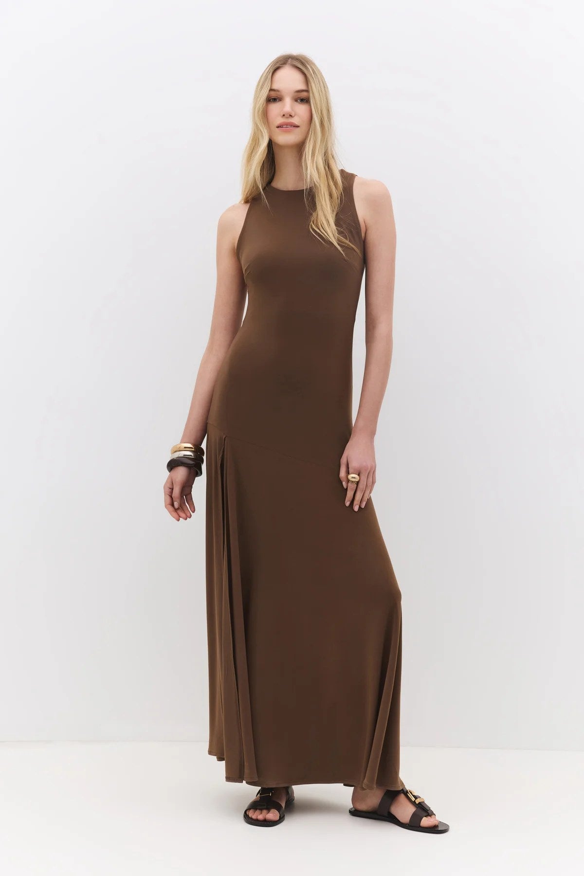 Ärmelloses Kleid mit Schlitz