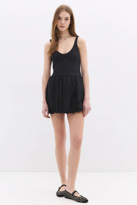Minikleid mit breiten Trägern
