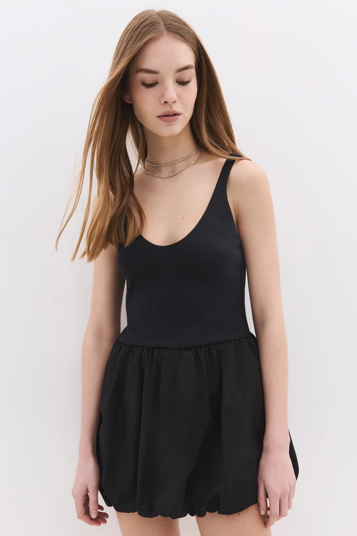 Minikleid mit breiten Trägern