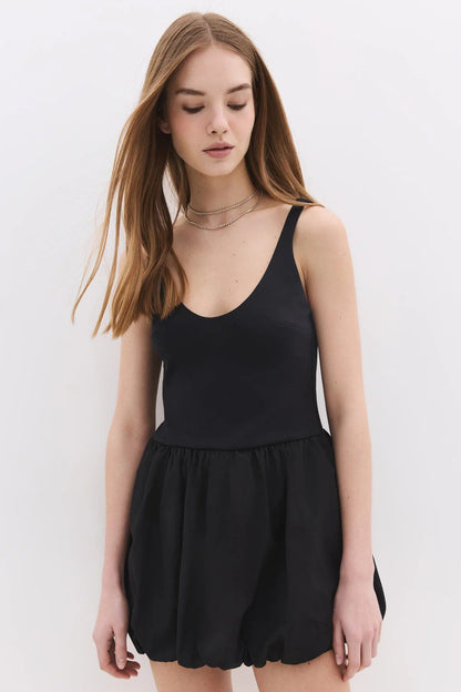 Minikleid mit breiten Trägern