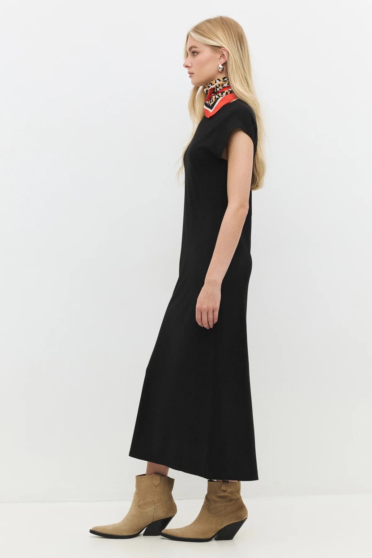 Ärmelloses langes Kleid