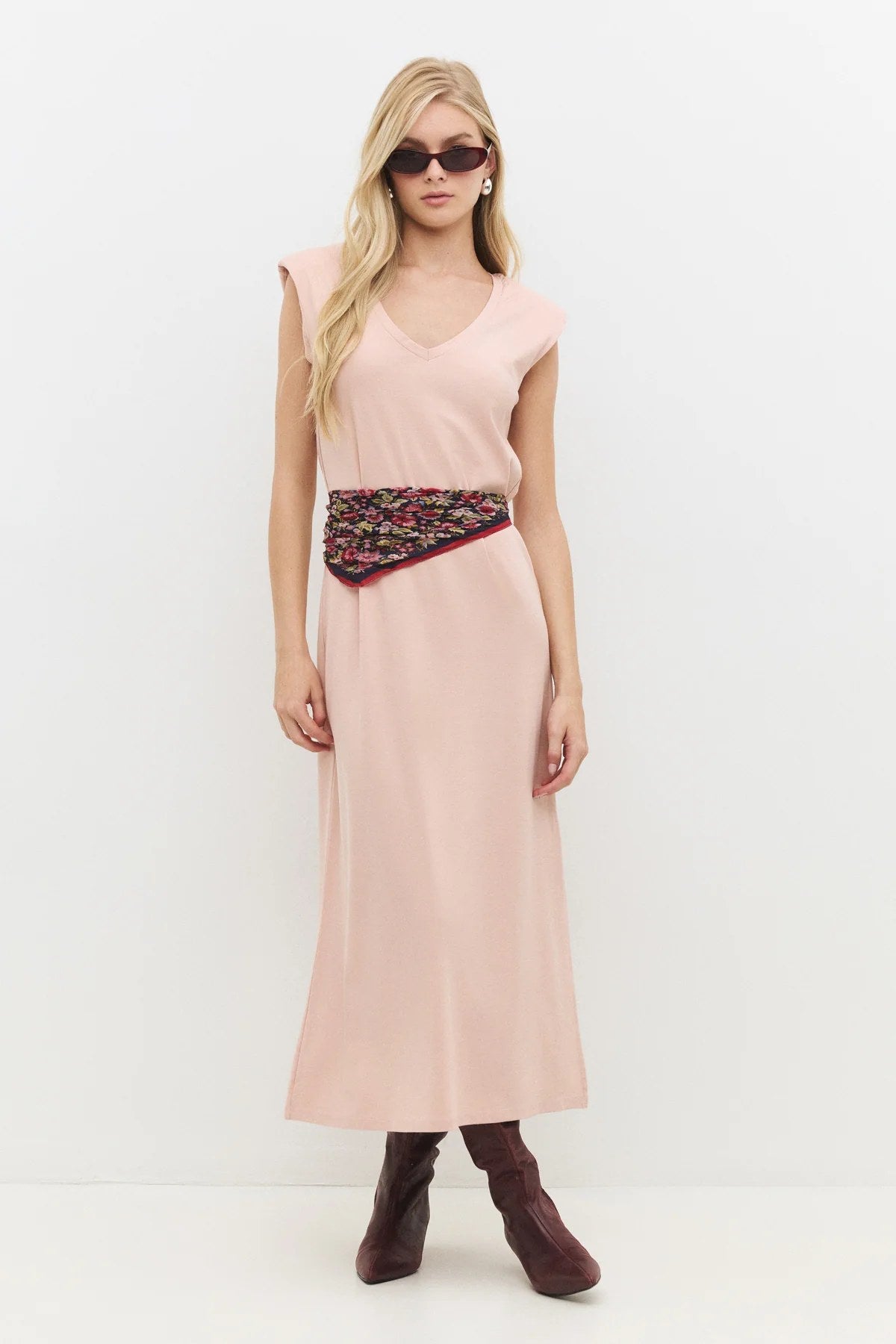Ärmelloses langes Kleid