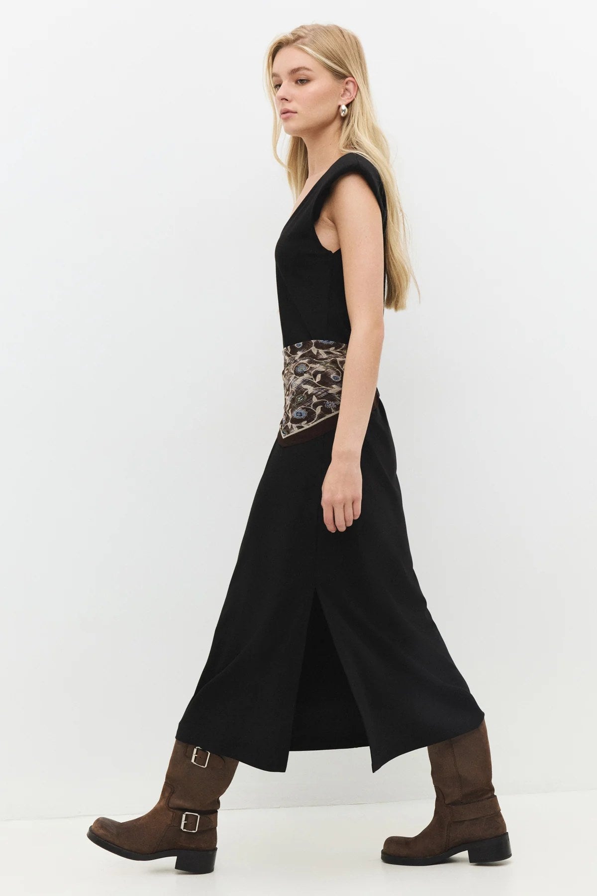 Ärmelloses langes Kleid