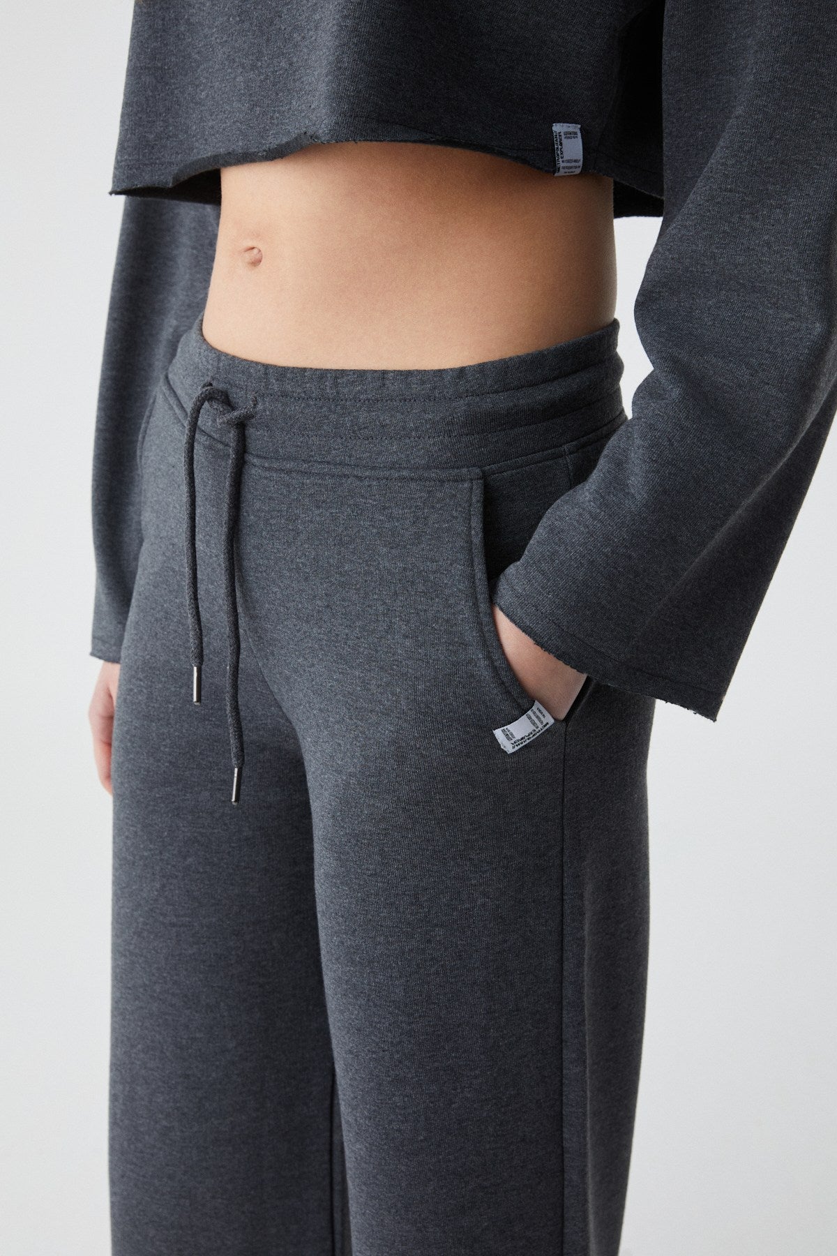 ETHIQUET KLIOS Damen Weites Slim-Trainingsanzug-Set Anthrazit
