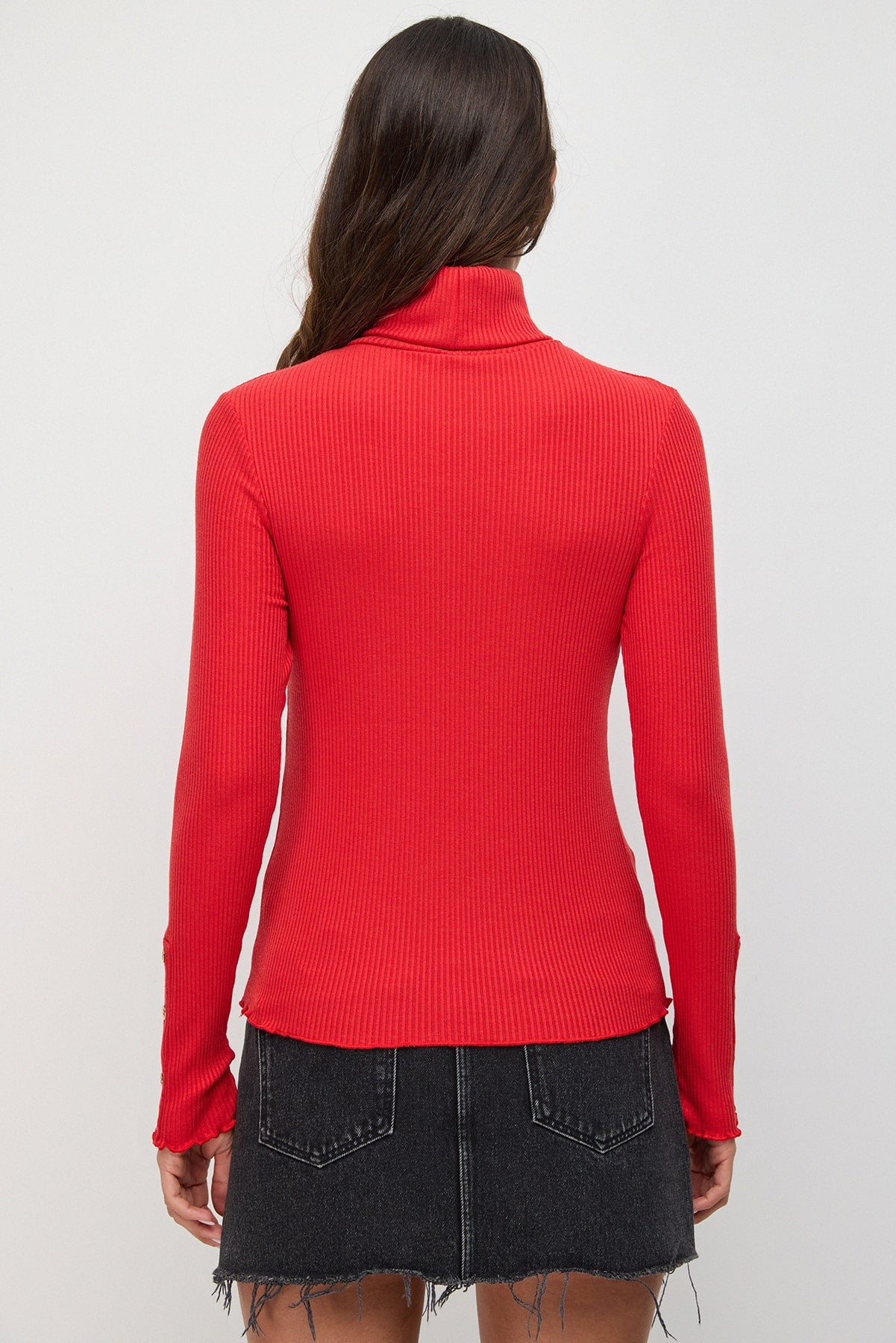 Rollkragenpullover mit Knopfdetails an den Ärmeln