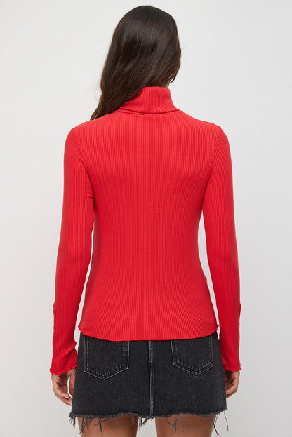 Rollkragenpullover mit Knopfdetails an den Ärmeln