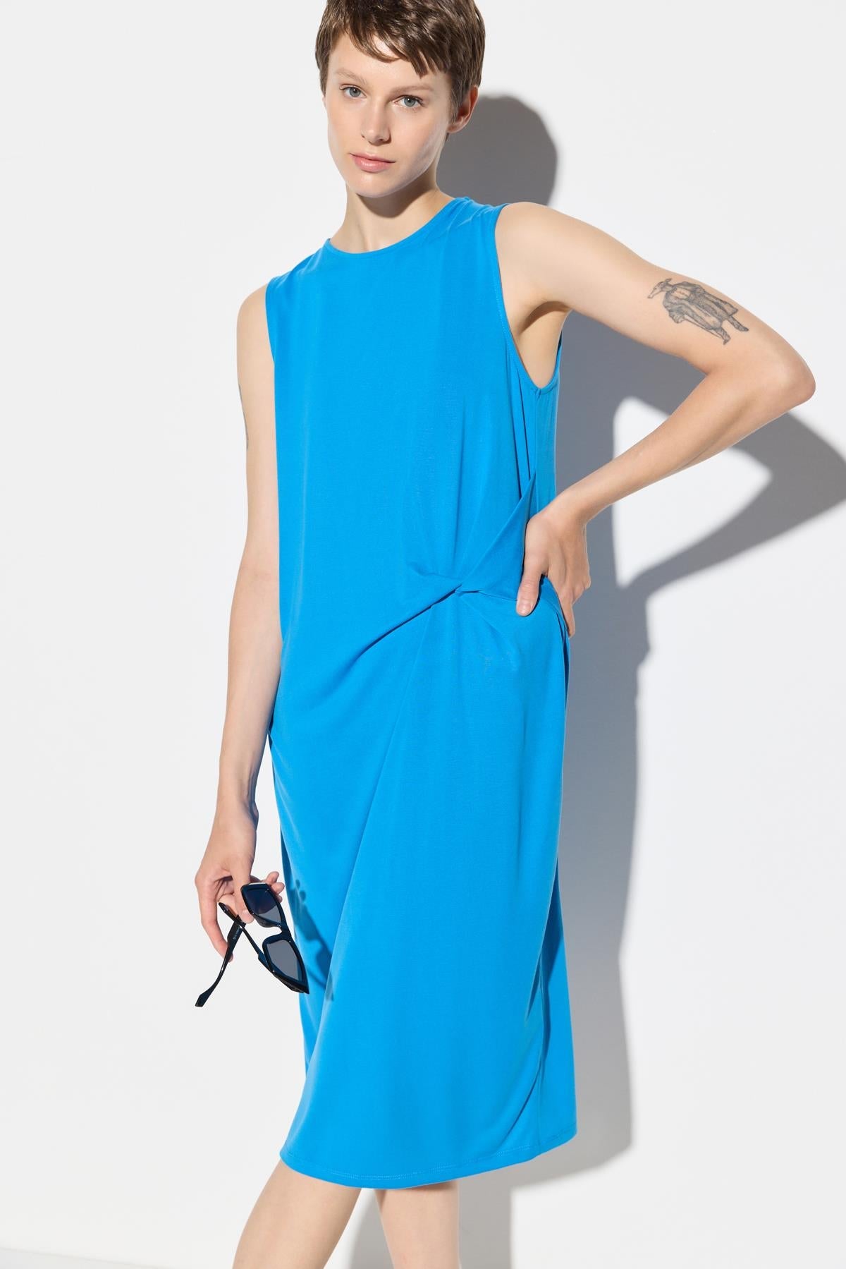 Ärmelloses Kleid mit Rundhalsausschnitt