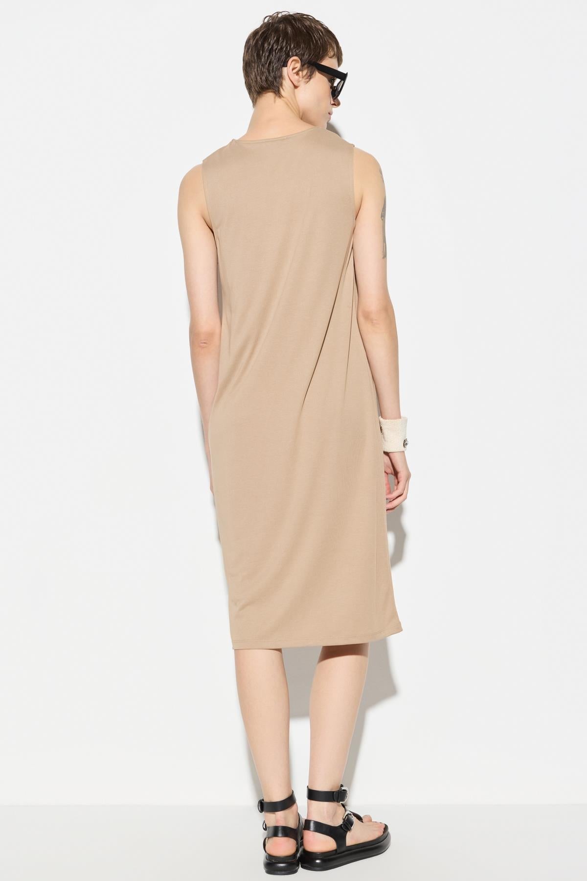 Ärmelloses Midikleid mit Rundhalsausschnitt