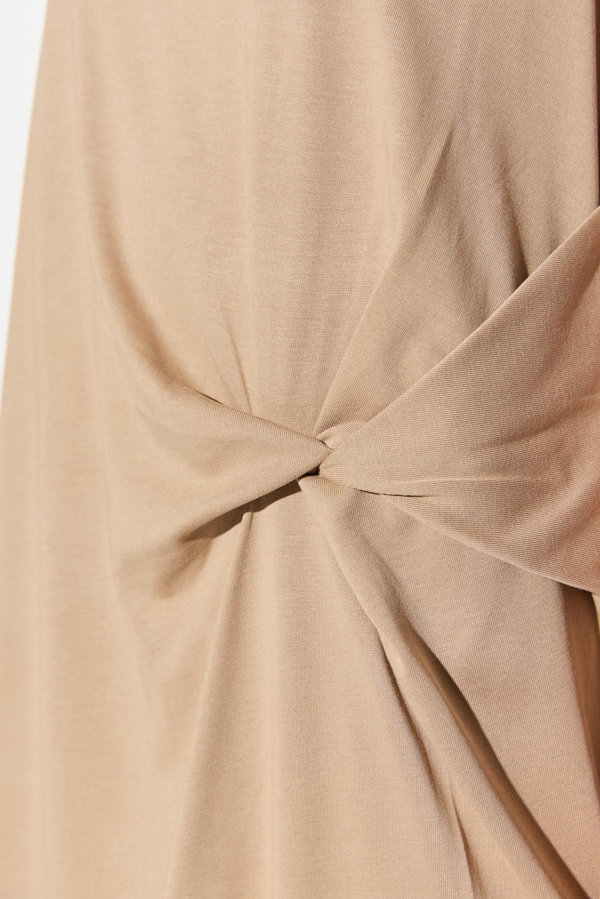 Ärmelloses Midikleid mit Rundhalsausschnitt