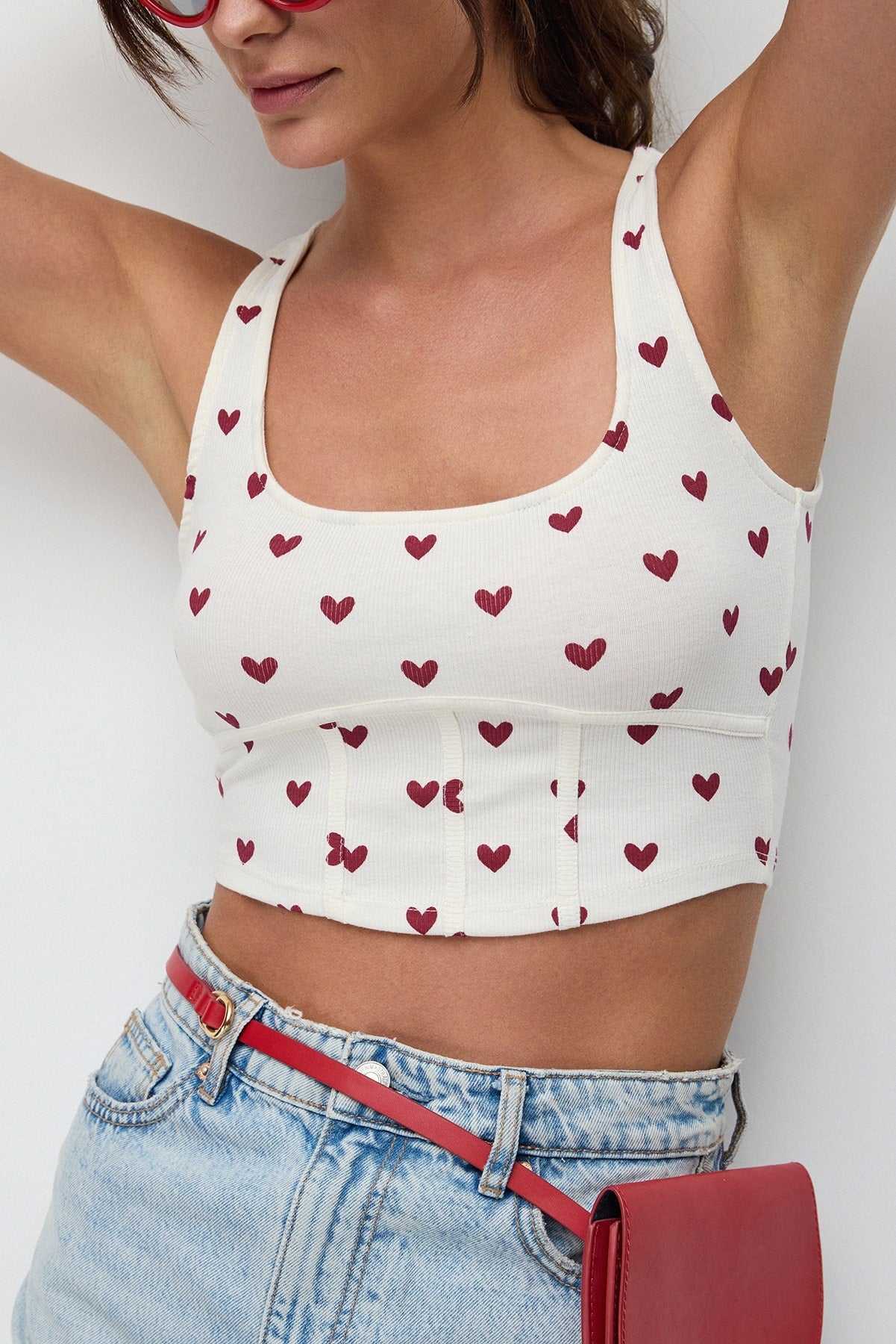 Bluse mit breiten Trägern und Muster