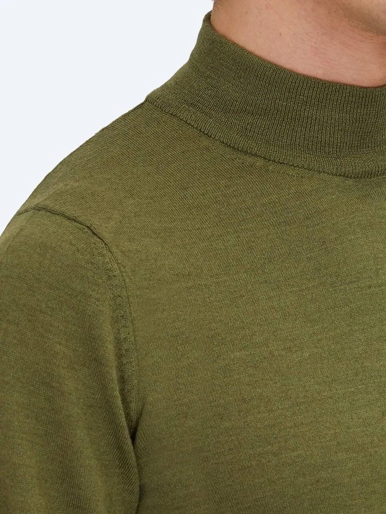 Dunkelgrüner Strickpullover