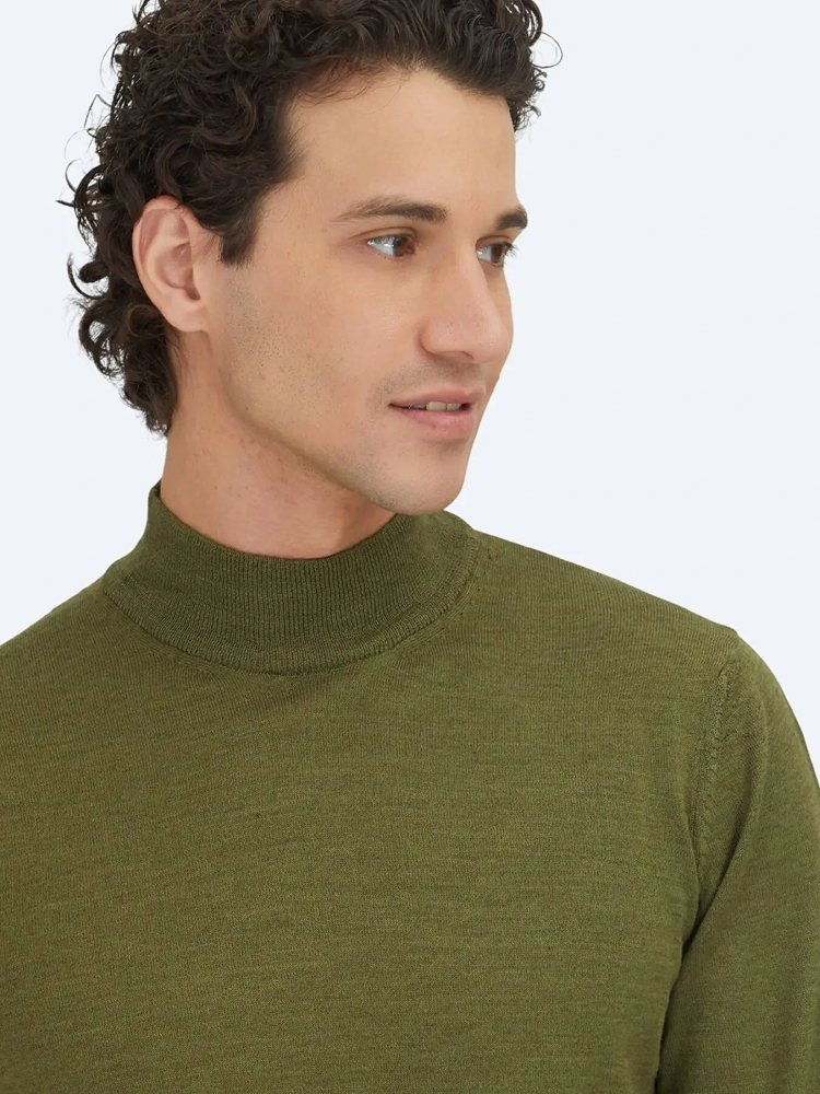 Dunkelgrüner Strickpullover