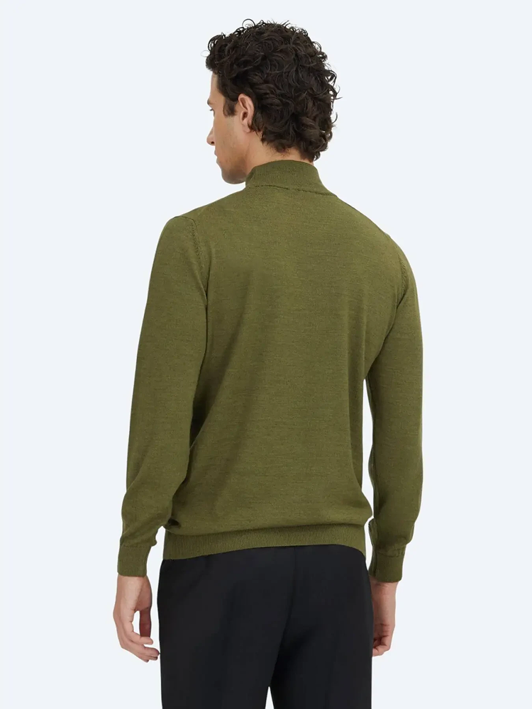 Dunkelgrüner Strickpullover