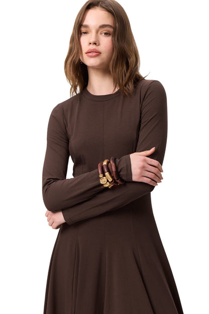 SCHWARZES LANGÄRMLIGES KLEID MIT CUP-FÖRMCHEN