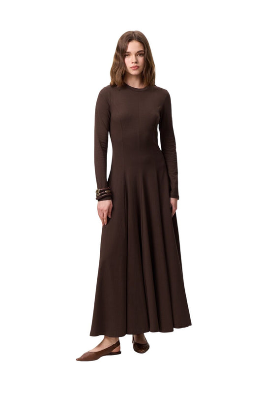 SCHWARZES LANGÄRMLIGES KLEID MIT CUP-FÖRMCHEN
