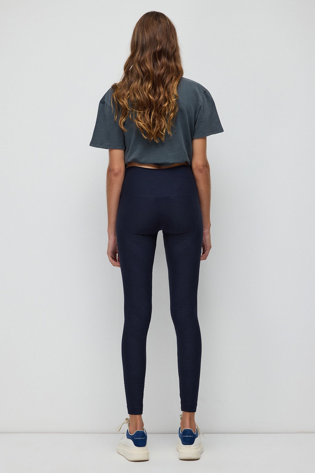 Marineblaue, nahtlose Sportleggings aus Stretchmaterial mit hohem Bund.