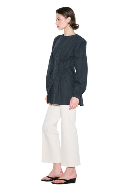 LANGÄRMLIGE BLUSE MIT FINISTELEIZEN IN DER TAILLE, ECRU