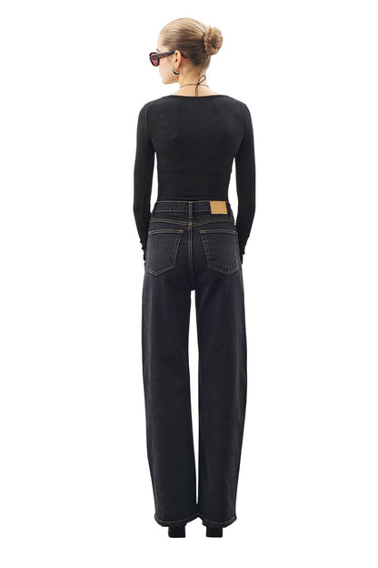 Lange, leichte Jeans mit weitem Bein, schwarz.