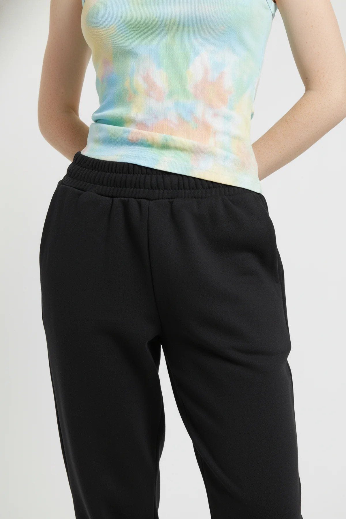 Elastische Jogginghose mit Bündchen