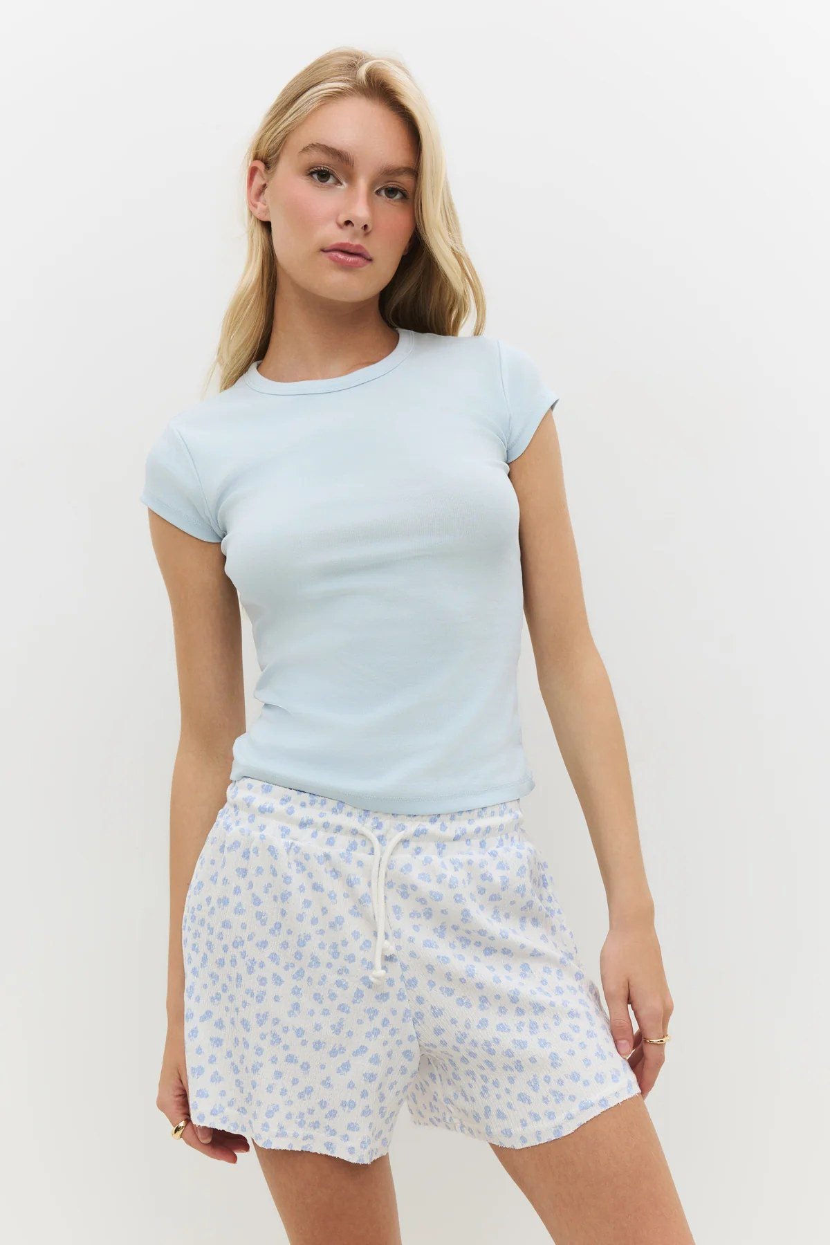 Bequeme Mini-Shorts mit elastischem Bund