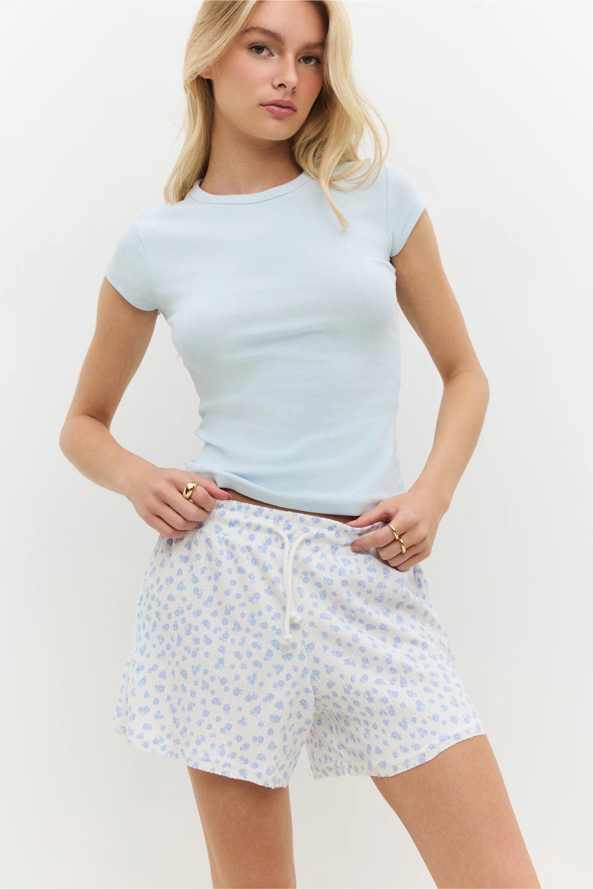 Bequeme Mini-Shorts mit elastischem Bund