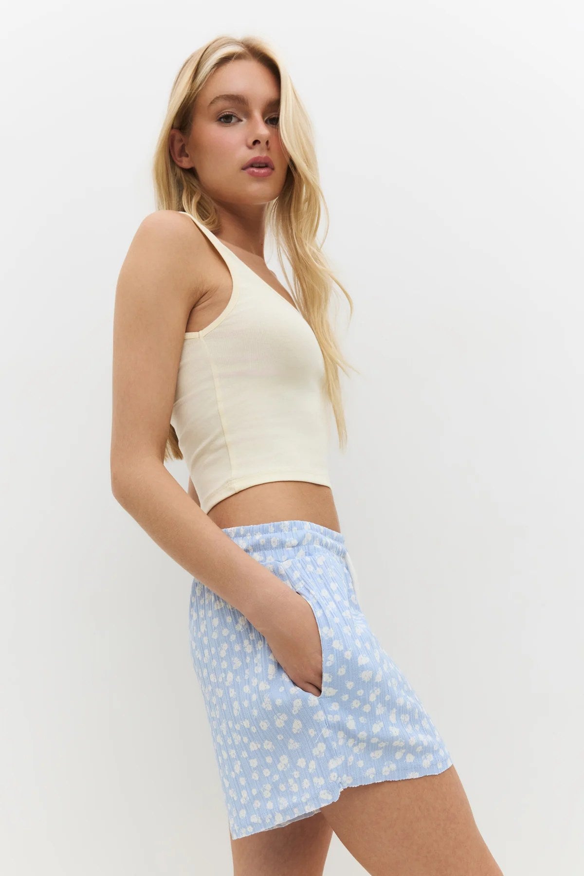 Bequeme Mini-Shorts mit elastischem Bund