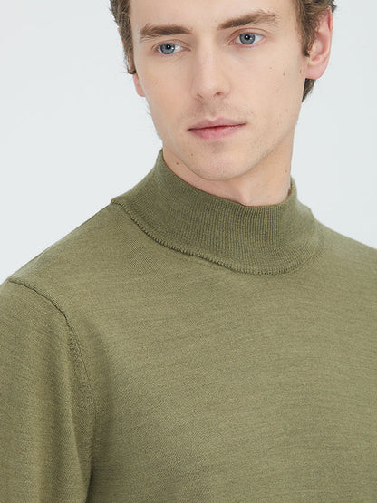 Hellgrüner Strickpullover