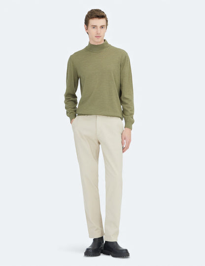 Hellgrüner Strickpullover